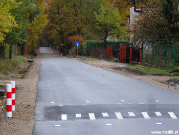 Utwardzona ulica Kurpińskiego na Pruszakowie.