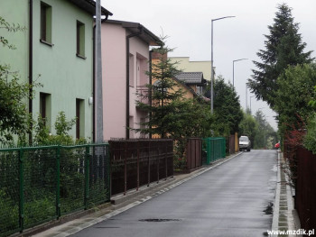 Utwardzona część ulicy Bacewicz na Janiszpolu.